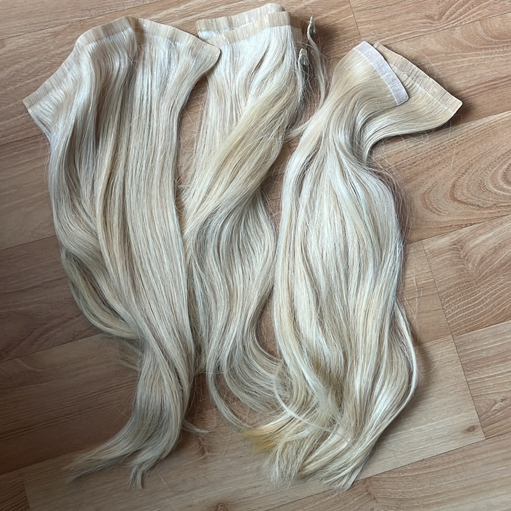 Ulyana Aster seamless 7 piece hair extensions set Color: Blonde